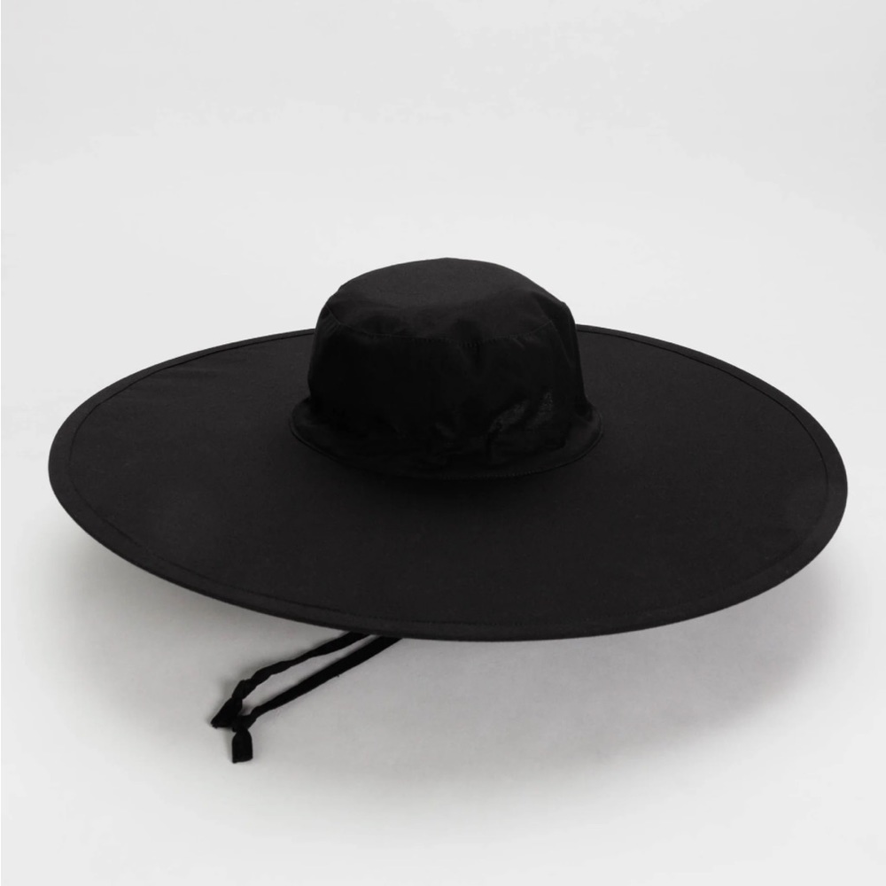 BAGGU packable hat. New with tags